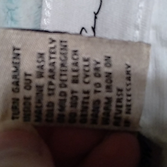 🌷🪻🌺 White DG2 Jeans with distress in knee area.   NWT. 18W - Picture 10 of 17